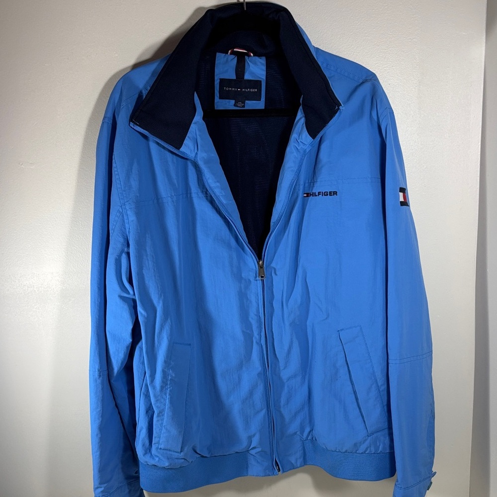 Tommy Hilfiger Men's Vibrant Blue Hooded Windbreaker. Zippered front.